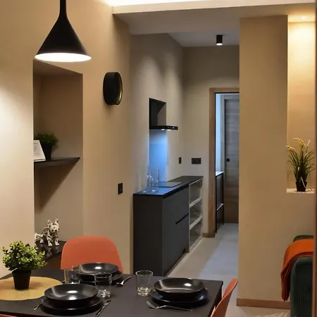 Ampio Trilocale 5 Posti Letto, 2 Bagni - M4 Dateo ミラノ